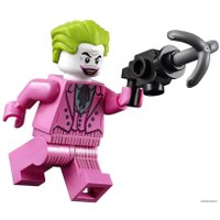 Конструктор LEGO DC Super Heroes 76188 Бэтмобиль из классического сериала Бэтмен