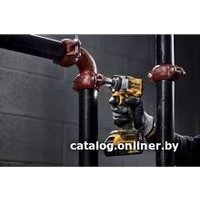 Гайковерт DeWalt DCF921P2T-QW (с 2-мя АКБ, кейс)