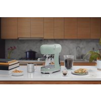 Рожковая кофеварка Smeg ECF02PGEU