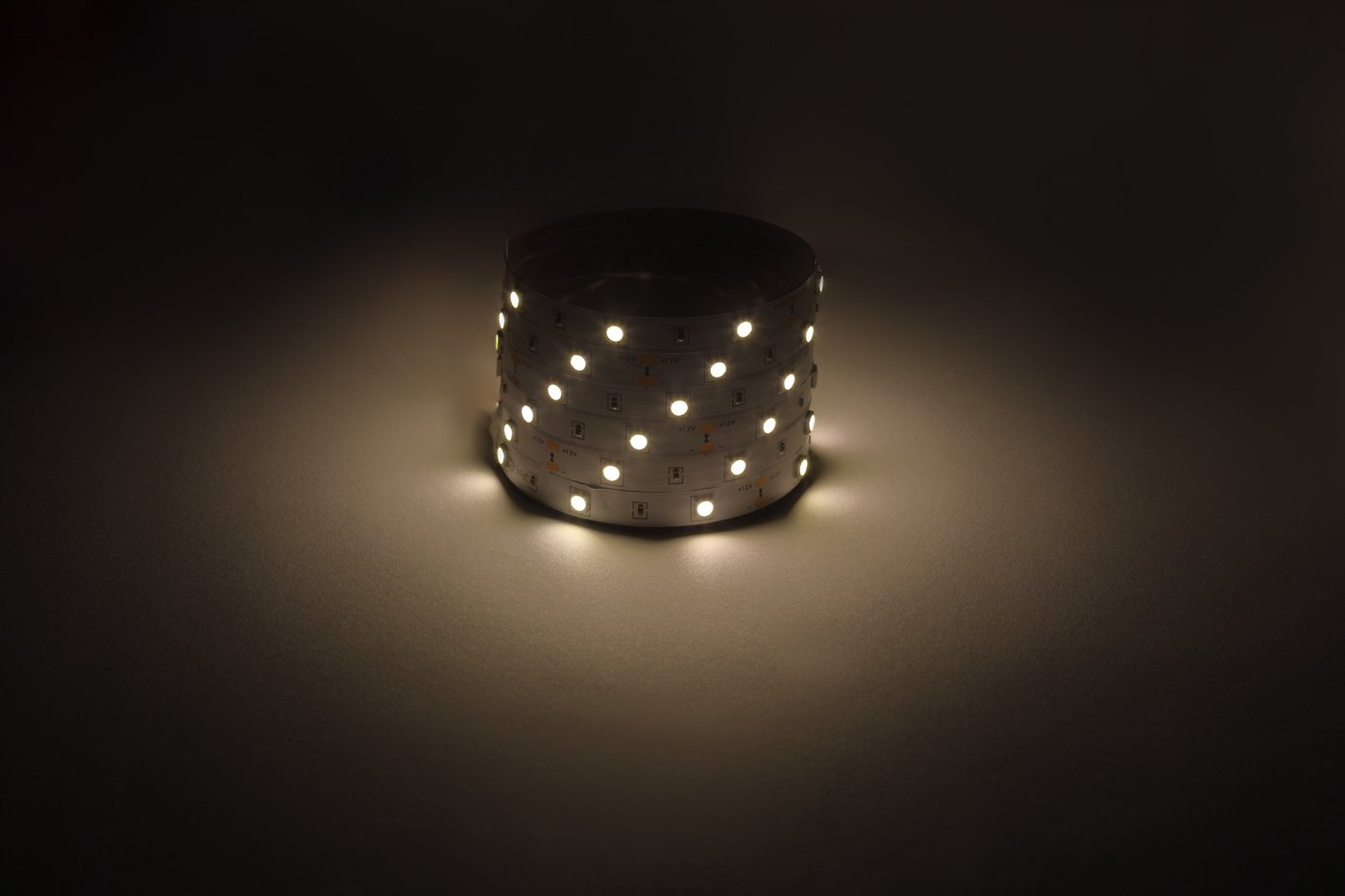 

Светодиодная лента ЭРА LS5050 -7,2-30-12-3000K-IP20-1 year-5m теплый белый Б0059915