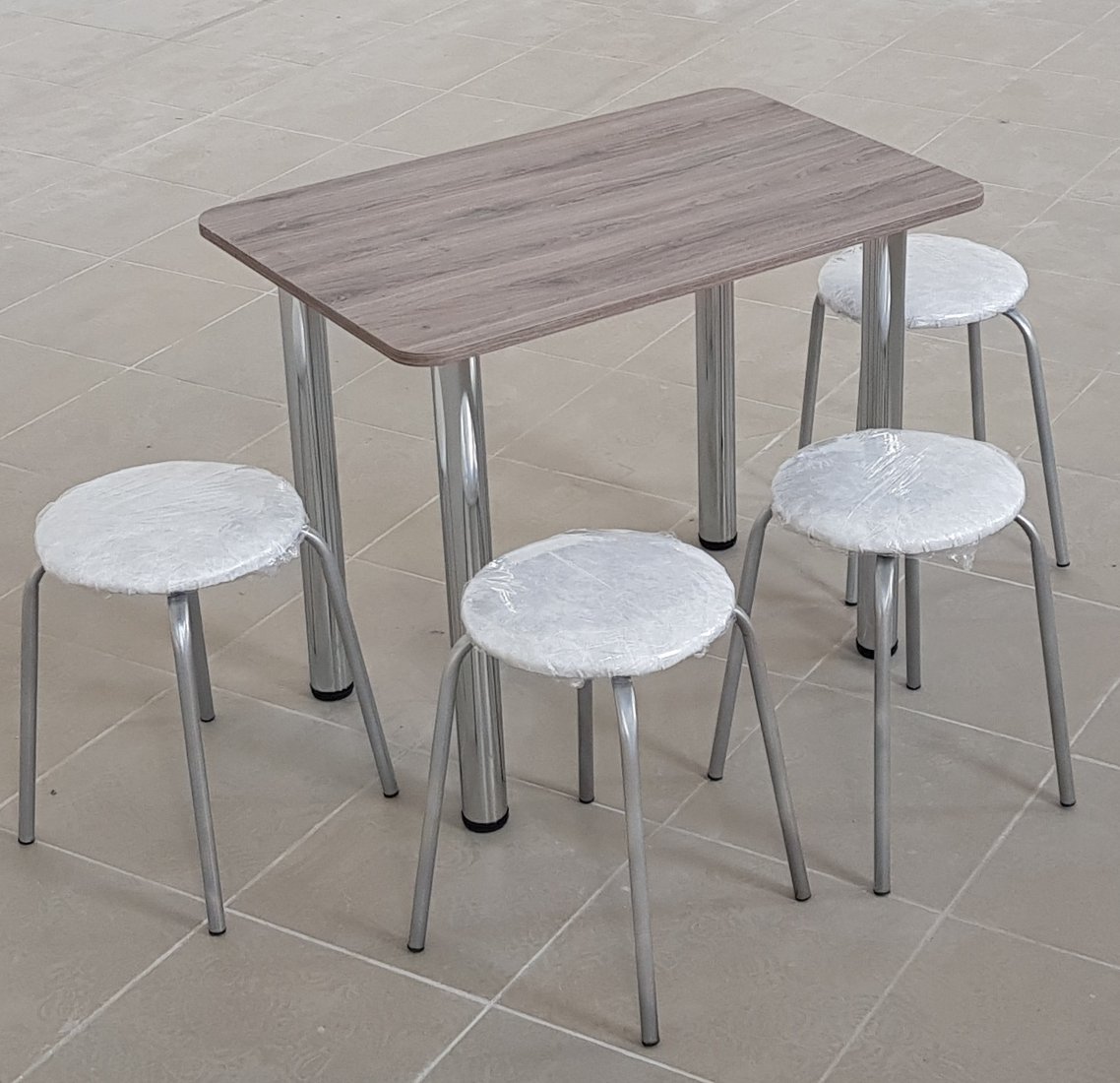 

Обеденная группа Табуретоф стол и 4 табурета (Мрамор/Серебро, ст. 100x60 см, Серый-карамельный)