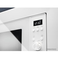 Микроволновая печь Electrolux LMS2173EMW