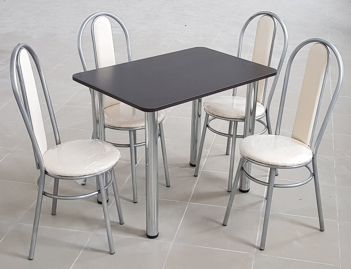 

Обеденная группа Табуретоф стол и 4 стула (Молоко/Серебро, ст. 80x60 см, Темно-коричневый)