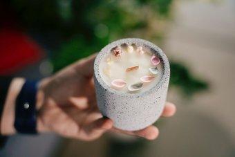 Ароматическая свеча EcoYou Северная клюква (форма Ecoyou, серый)