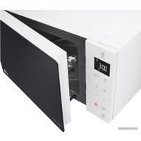 Микроволновая печь LG MH63M38GISW