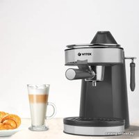Рожковая кофеварка Vitek VT-1524 GD (черный/серебристый)