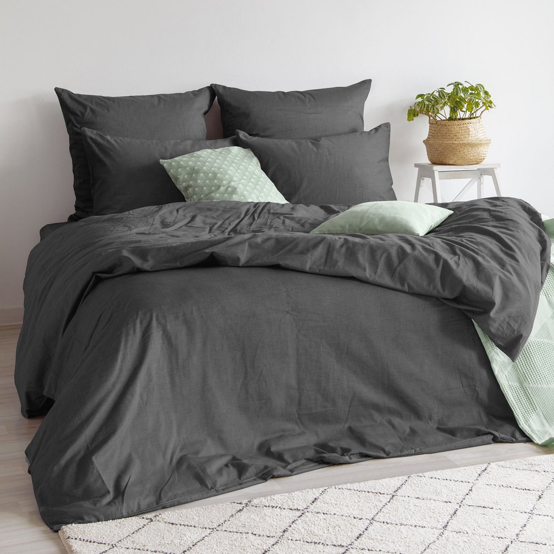 

Евро комплект постельного белья Verossa Сатин Евро 50x70/70x70 790371 (Graphite)