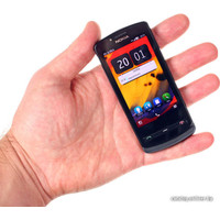 Смартфон Nokia 700