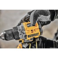 Дрель-шуруповерт DeWalt DCD800NT (без АКБ, кейс)