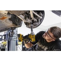 Гайковерт DeWalt DCF894P2-QW (с 2-мя АКБ, кейс)