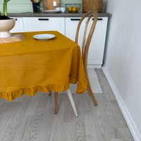 Скатерть ОМурМебель 180x150см прямоугольная с рюшами (горчичный)