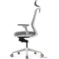 Офисное кресло Bestuhl J1 White Pl с подголовником (серый)