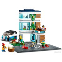 Конструктор LEGO City 60291 Семейный дом