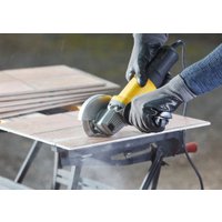 Угловая шлифмашина Stanley FMEG210