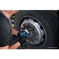 Гайковерт Bosch GDS 18V-1050 H Professional 06019J8502 (с 2-мя АКБ 8 Ah, кейс)