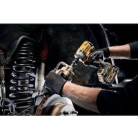 Гайковерт DeWalt DCF922M2 (с 2-мя АКБ, кейс)