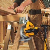 Дисковая (циркулярная) пила DeWalt DWE575