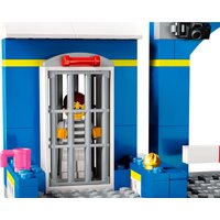 Конструктор LEGO City 60370 Побег из полицейского участка
