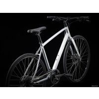 Велосипед Trek FX 2 Disc M 2022 (серебристый)