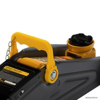 Подкатной домкрат Denzel 51154 2т