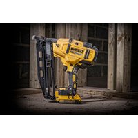 Гвоздезабиватель DeWalt DCN660D2 (с 2-мя АКБ, кейс)