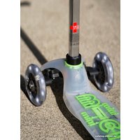 Трехколесный самокат Micro Mini Micro Deluxe Flux LED (неоновый зеленый)