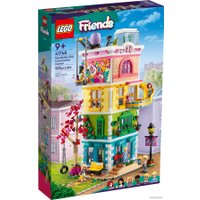 Конструктор LEGO Friends 41748 Общественный центр Хартлейк-Сити