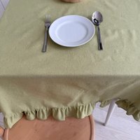Скатерть ОМурМебель 200x150см прямоугольная с рюшами (зеленый)