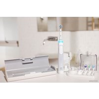 Электрическая зубная щетка Oral-B Genius Pro 8000 (белый)