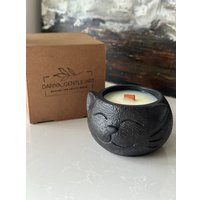 Ароматизированая свеча Gentle Art Кошка Пряный глинтвейн (черный, деревянный фитиль)