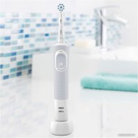 Электрическая зубная щетка Oral-B Vitality 100 Sensi UltraThin D100.413.1 (белый)