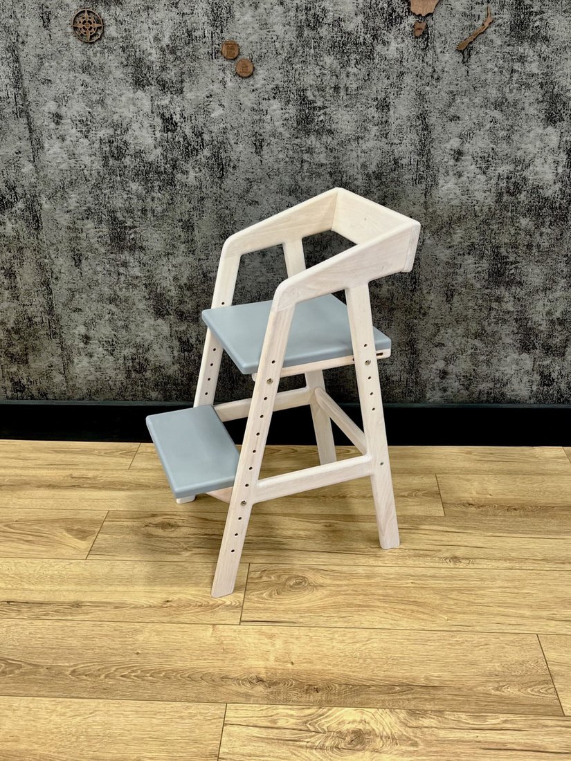 

Растущий стул Мебель из мастерской Массив ольхи светло-серая сидушка и подножка (белый)