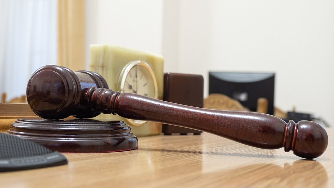 В Витебске осудили 17-летнего парня за продажу поддельных билетов