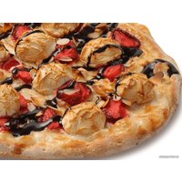 Пицца Папа Джонс Клубника и Зефир (тонкое тесто, 40 см)