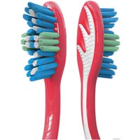 Набор зубных щеток Colgate Тройное действие (2 шт)