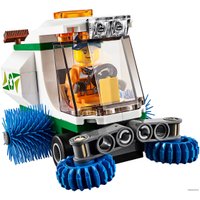 Конструктор LEGO City 60249 Машина для очистки улиц