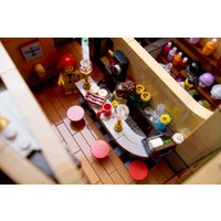 Конструктор LEGO Icons 10350 Тюдоровский угол