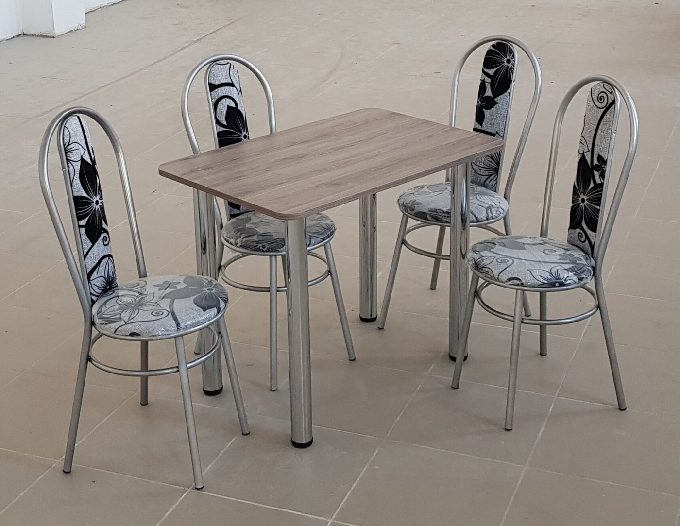 

Обеденная группа Табуретоф стол и 4 стула (Цветы/Серебро, ст. 100x60 см, Серый-бежевая)