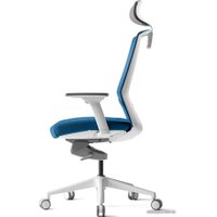 Офисное кресло Bestuhl J1 White Pl с подголовником (голубой)
