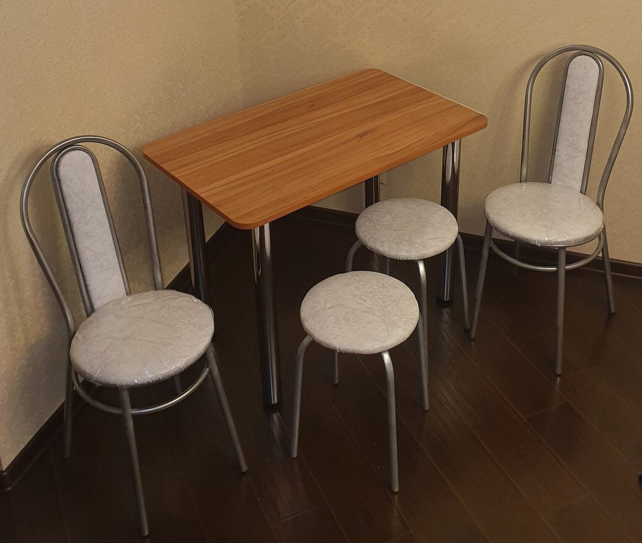 

Обеденная группа Табуретоф стол, 2 табурета, 2 стула (Мрамор/Серебро, ст. 110x70 см, Светло-рыжий)