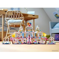 Конструктор LEGO Friends 41450 Торговый центр Хартлейк Сити