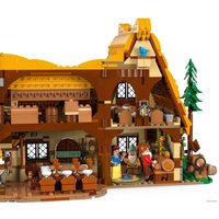 Конструктор LEGO Disney 43242 Домик Белоснежки и семи гномов