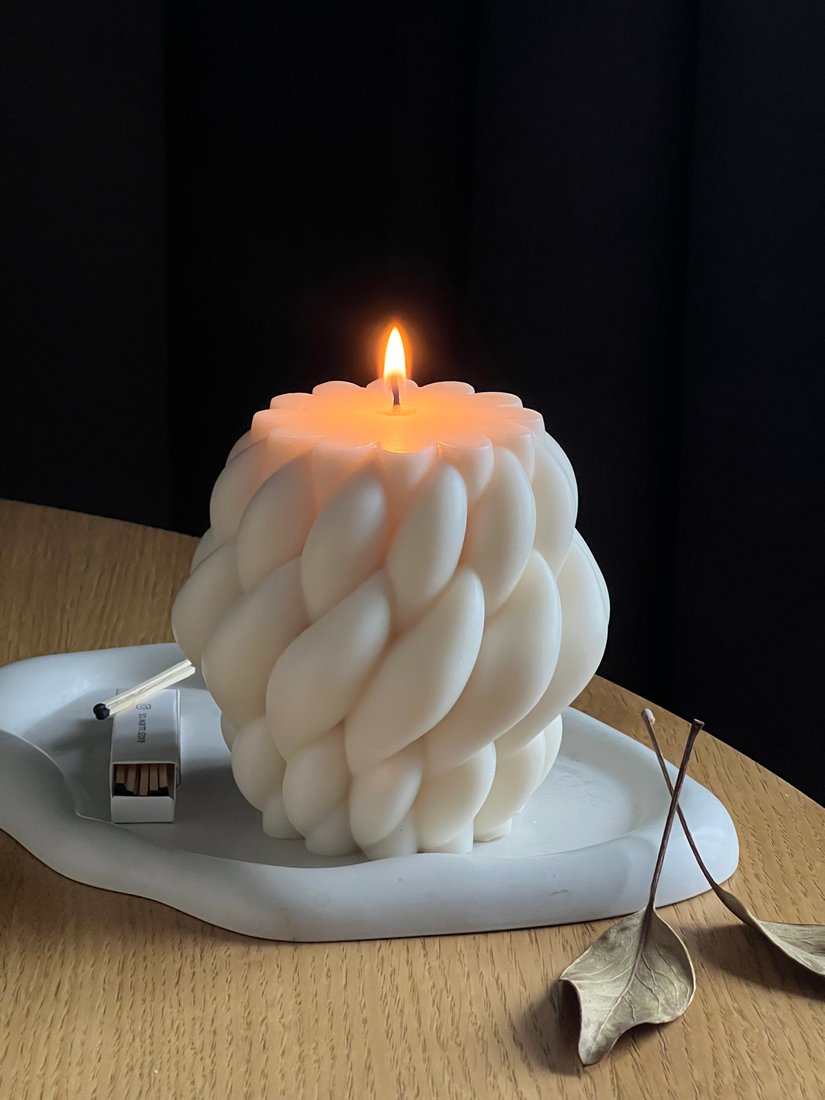 

Свеча SO.WARM Tangle 700 г (молочный)