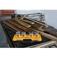 Зарядное устройство DeWalt DCB104 (10.8-12В)