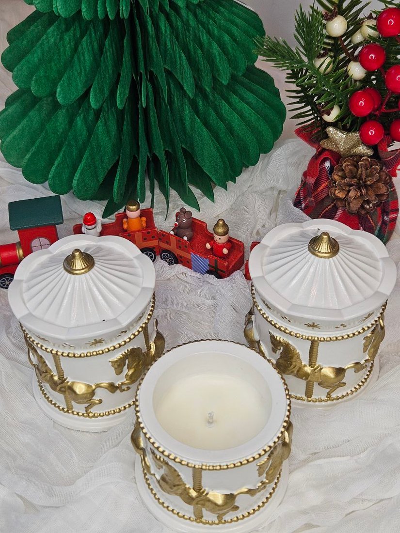 

Ароматическая свеча Flame Whisper Карусель (аромат рождественский очаг)