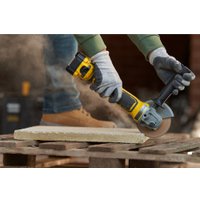 Угловая шлифмашина Stanley SFMCG700M2K (с 2-мя АКБ, кейс)