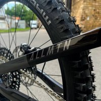 Электровелосипед Haibike AllMtn CF 9 29/27.5" Eagle AXS 2025 (красный)