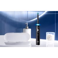 Электрическая зубная щетка Oral-B iO 6 (с насадкой Ultimate Clean 4 шт, черный)