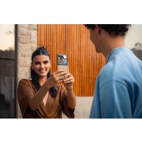 Телефон Motorola Razr 50 8GB/256GB (бежевый)