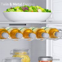 Холодильник side by side Samsung RS68N8670SL/WT